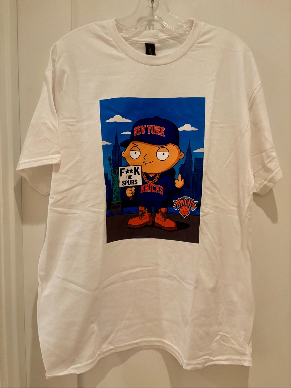 New Stewie & NY Knicks t-shirt in L
